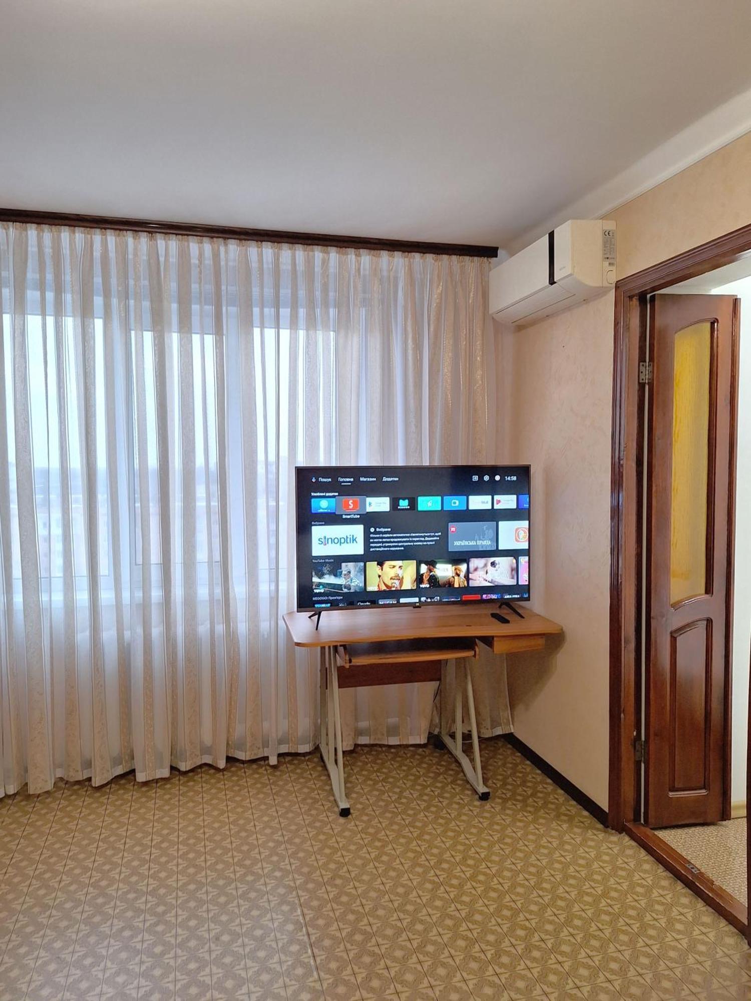 4 Ліжка З Балконом Документи Для Відряджень Мережа Alex Apartments Безконтатне Заселення 24-7 Полтава Екстер'єр фото