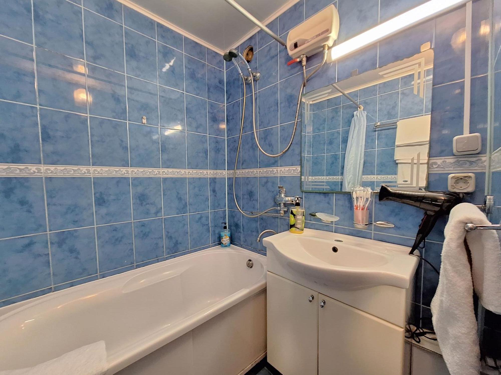4 Ліжка З Балконом Документи Для Відряджень Мережа Alex Apartments Безконтатне Заселення 24-7 Полтава Екстер'єр фото